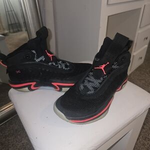 Jordan Delta 2 Black Infrared Sneakers – Women’s 9 (Approx)